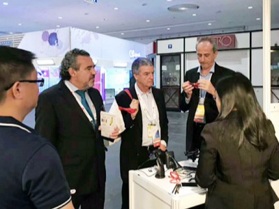 Bruno from Italy purchases HST square Bluetooth anti-lost products through the exhibition