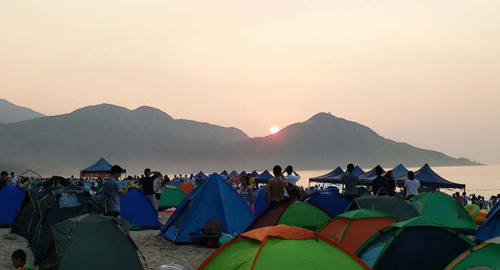 HST organized all employees to travel to West Chong Beach for two days.