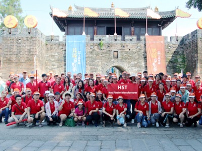 HST organizes all employees to visit Dapeng Ancient City